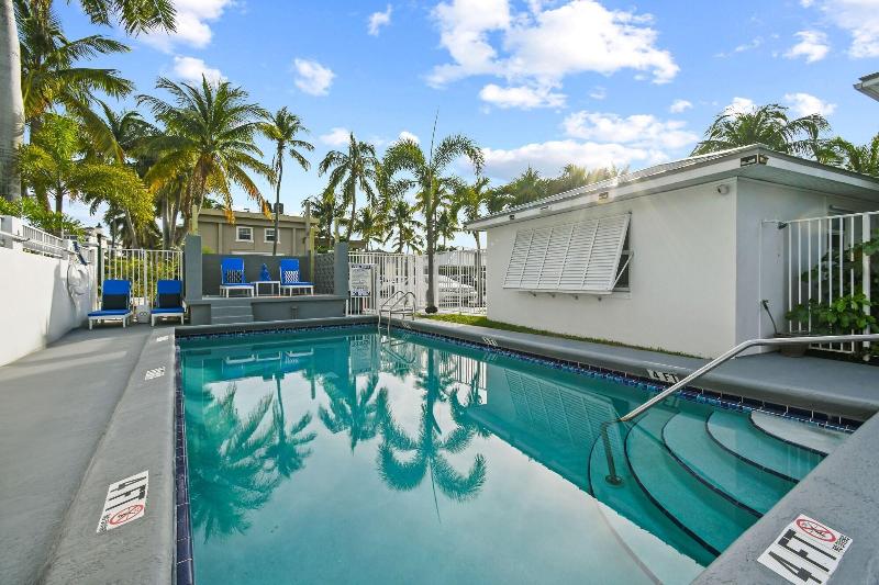 Sunshine Shores Boutique Apartments image