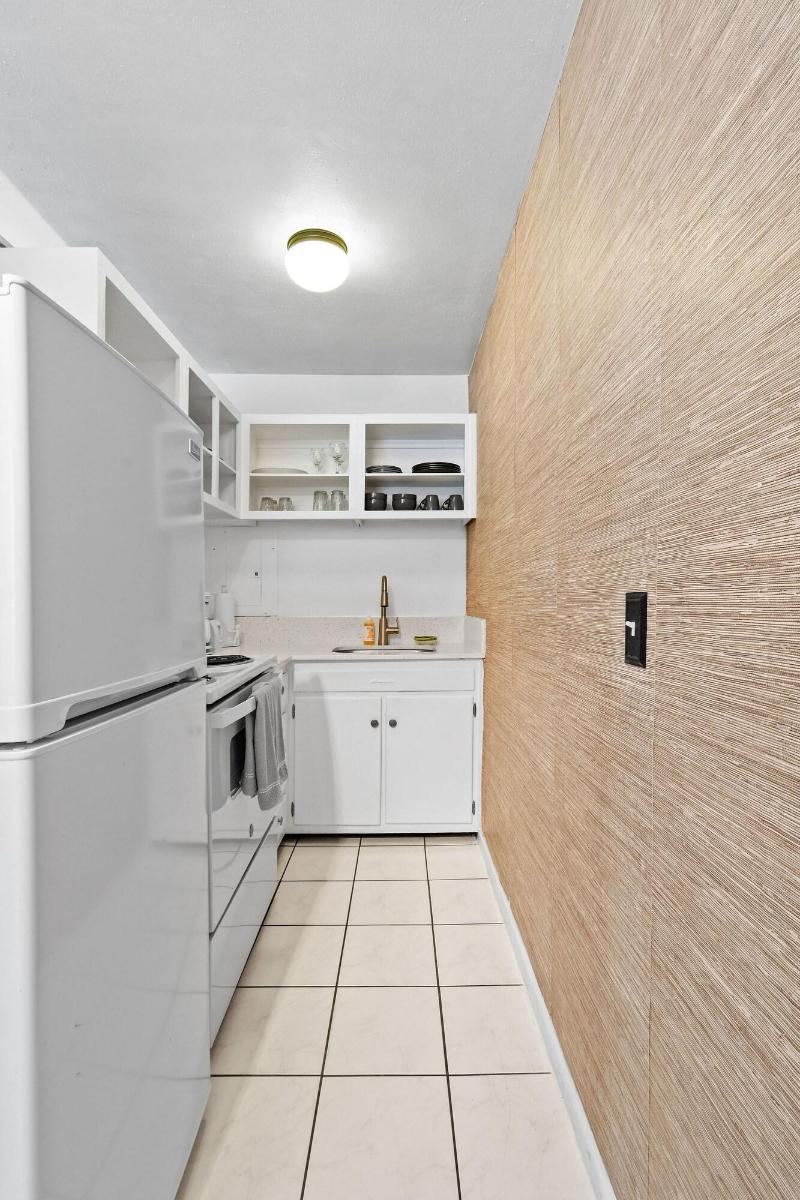 Sunshine Shores Boutique Apartments image