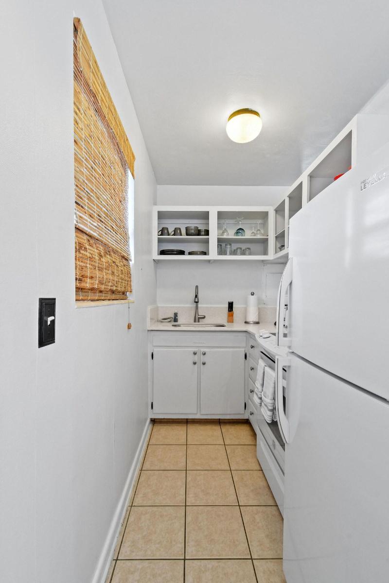 Sunshine Shores Boutique Apartments image