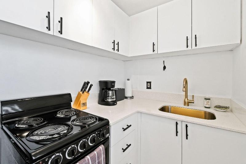 Sunshine Shores Boutique Apartments image