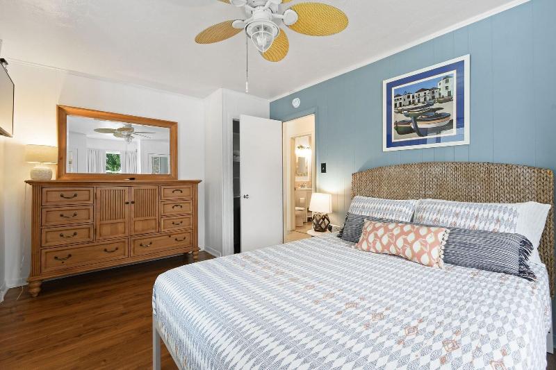 Sunshine Shores Boutique Apartments image