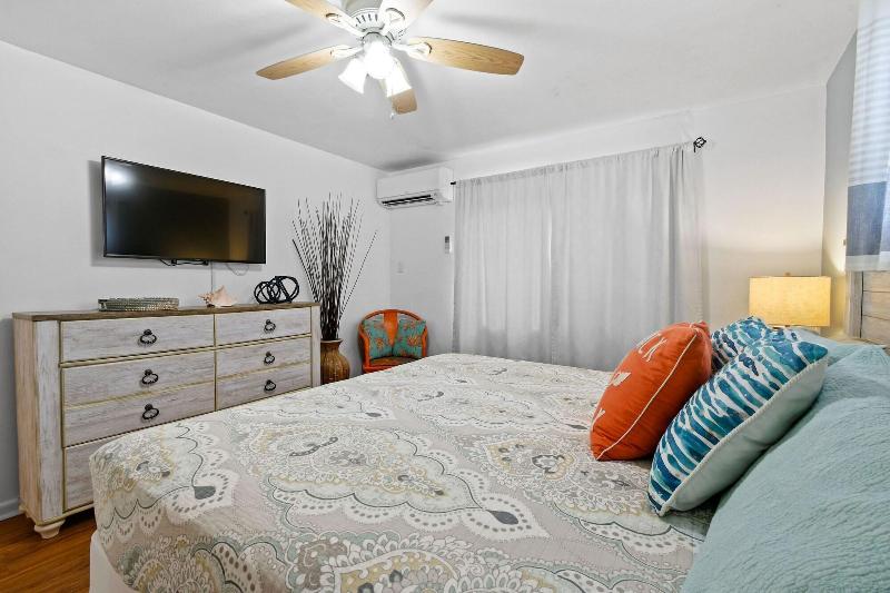 Sunshine Shores Boutique Apartments image