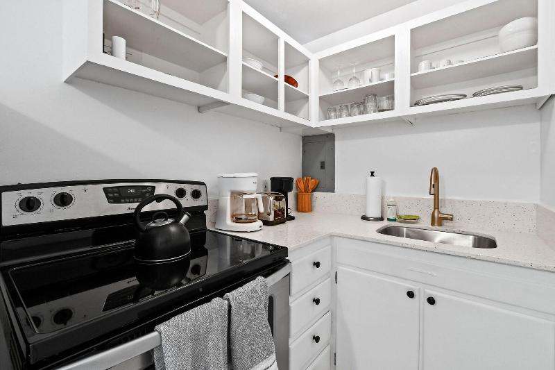Sunshine Shores Boutique Apartments image