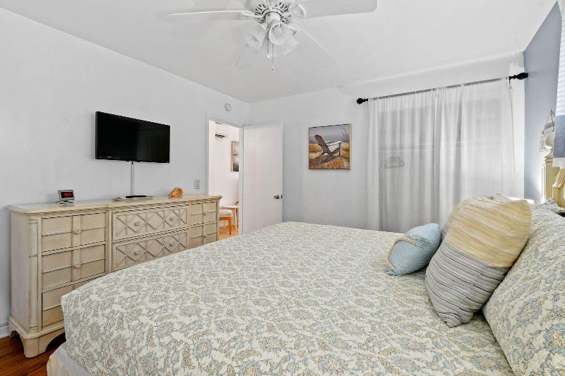 Sunshine Shores Boutique Apartments image