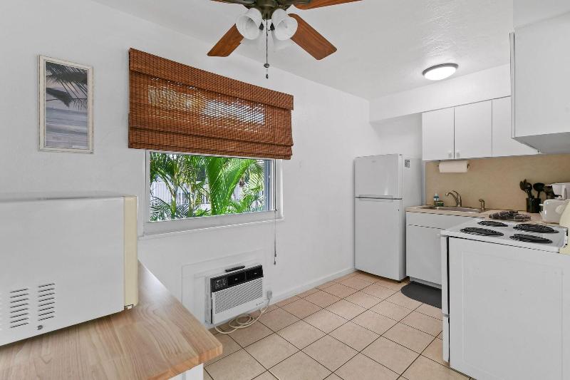 Sunshine Shores Boutique Apartments image