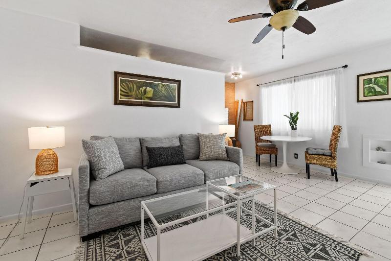 Sunshine Shores Boutique Apartments image