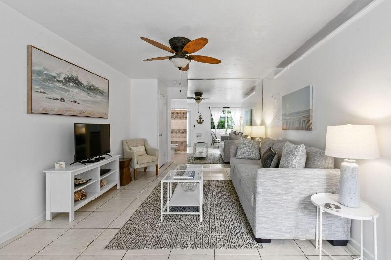 Sunshine Shores Boutique Apartments image