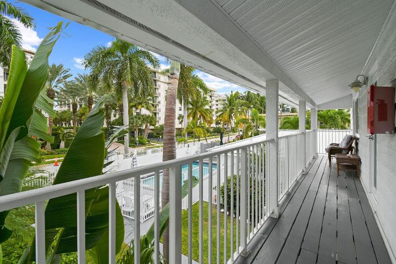 Sunshine Shores Boutique Apartments image