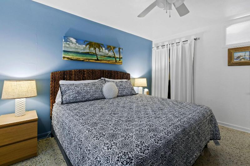 Sunshine Shores Boutique Apartments image
