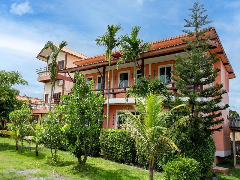 Lanta School Beach Resort