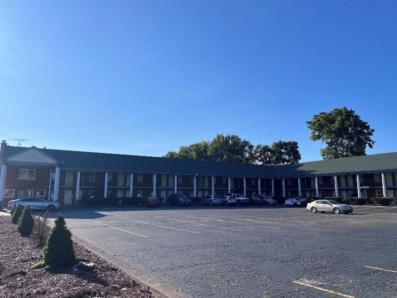 Capital O Elite Inn & Suites South Holland I 94 image