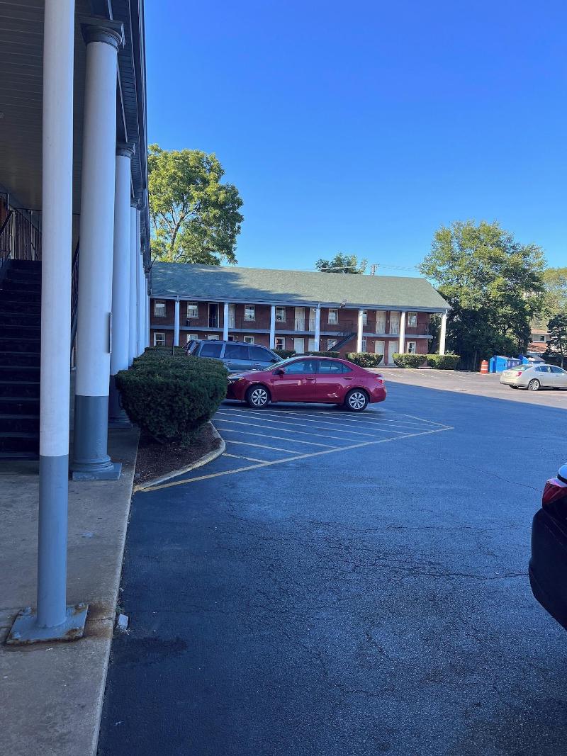 Capital O Elite Inn & Suites South Holland I 94 image