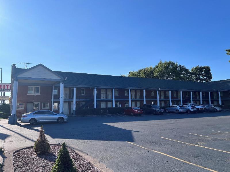 Capital O Elite Inn & Suites South Holland I 94 image