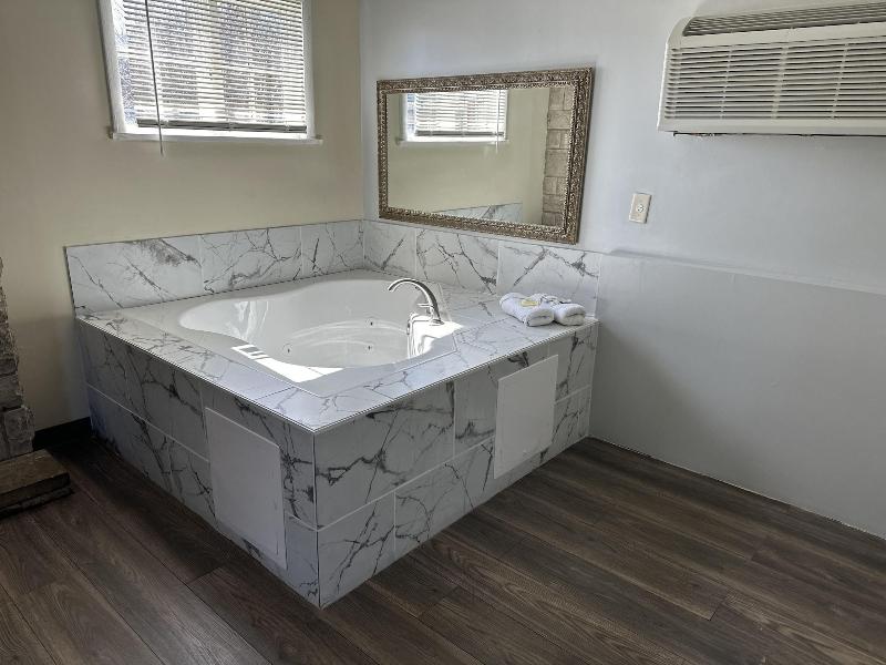 Capital O Elite Inn & Suites South Holland I 94 image