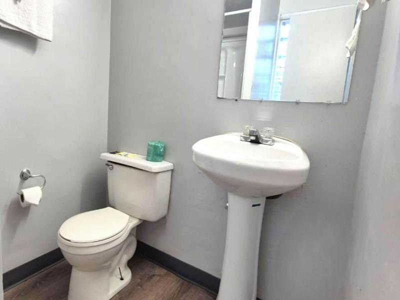 Capital O Elite Inn & Suites South Holland I 94 image