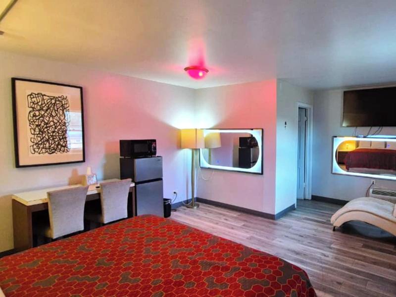 Capital O Elite Inn & Suites South Holland I 94 image