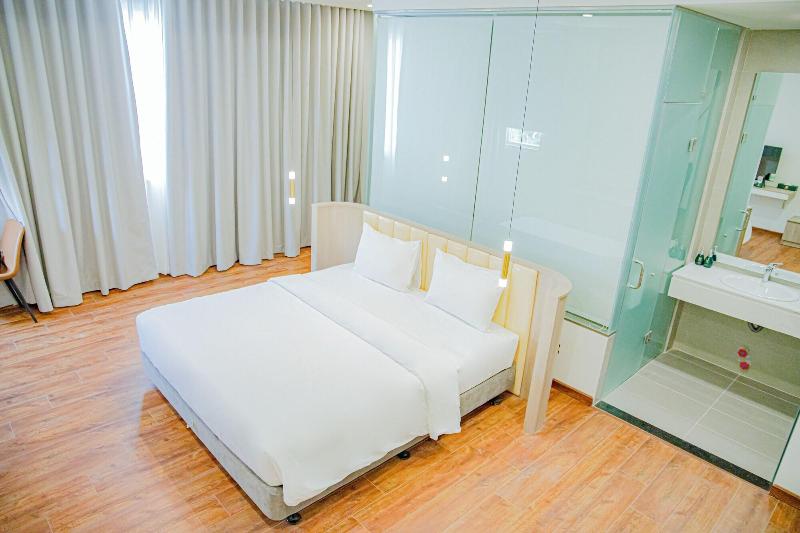 The Mansion Hotel Bien Hoa image