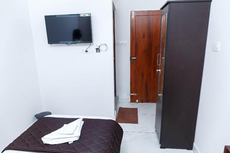 Guest West Inn image