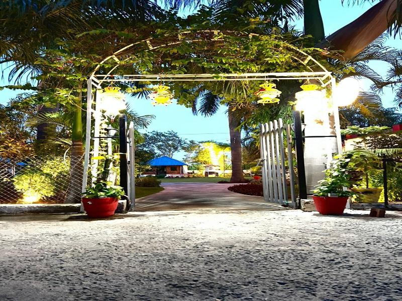 Green Leaf Cafe And Home Stay image