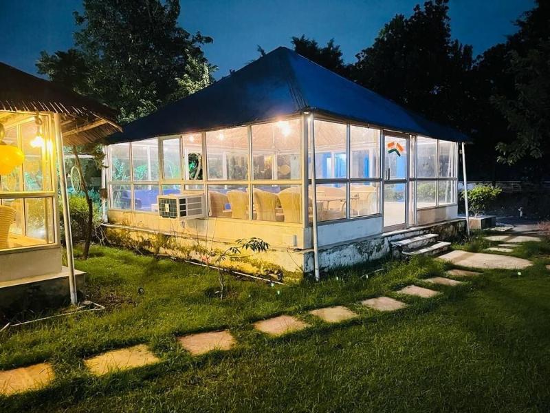 Green Leaf Cafe And Home Stay image