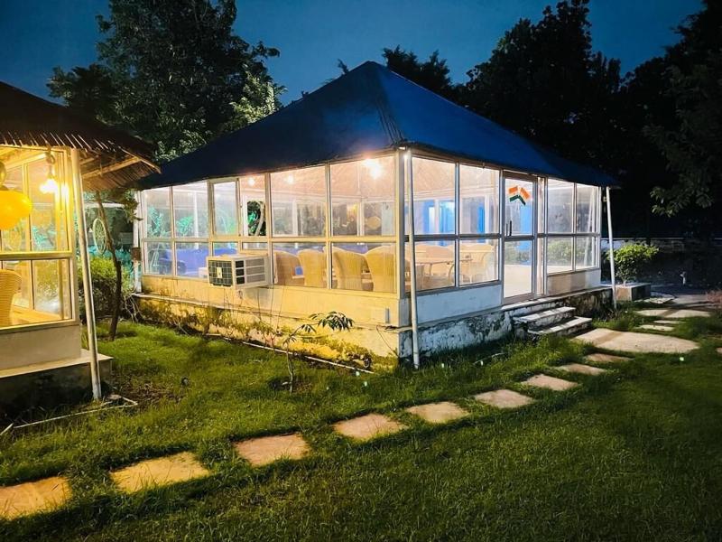 Green Leaf Cafe And Home Stay image
