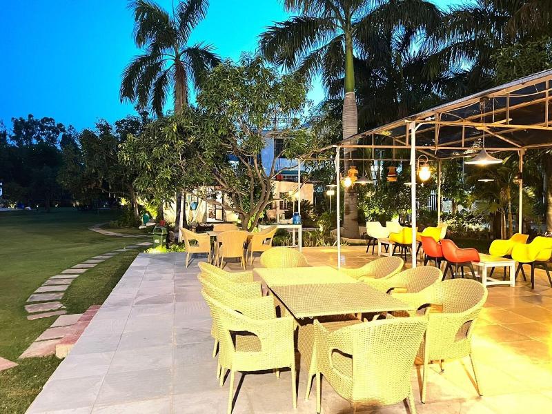 Green Leaf Cafe And Home Stay image