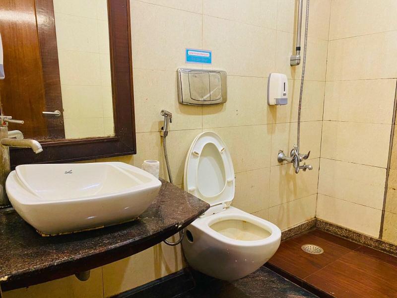 Qotel Hotel Pitampura image
