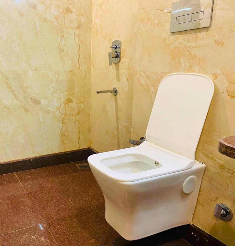 Qotel Hotel Pitampura image