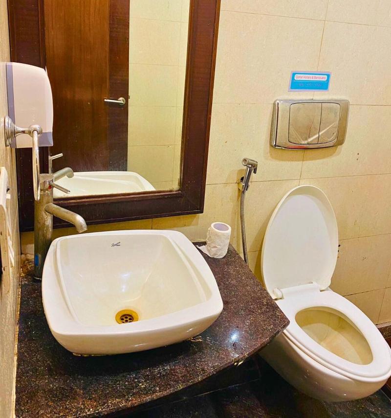 Qotel Hotel Pitampura image