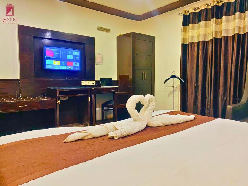 Qotel Hotel Pitampura image