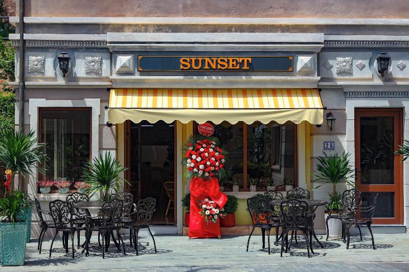 Sunset Bay Retreat Hotel image