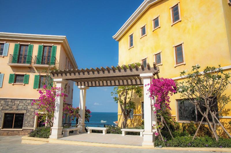 Sunset Bay Retreat Hotel image