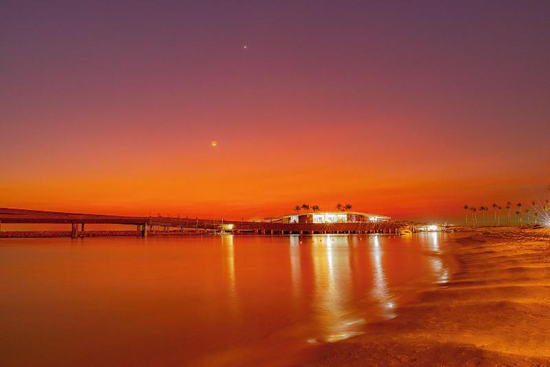 Sunset Bay Retreat Hotel image