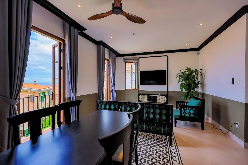 Sunset Bay Retreat Hotel image