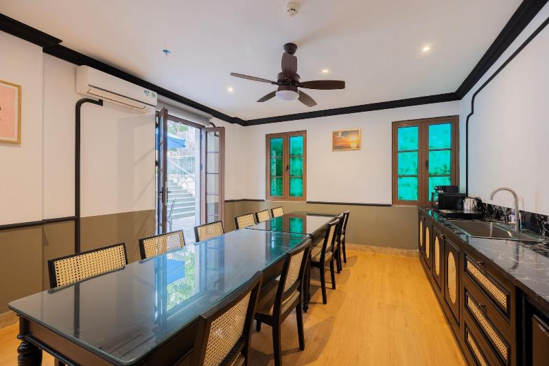 Sunset Bay Retreat Hotel image