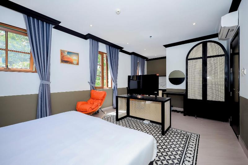 Sunset Bay Retreat Hotel image