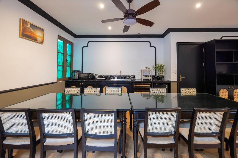 Sunset Bay Retreat Hotel image