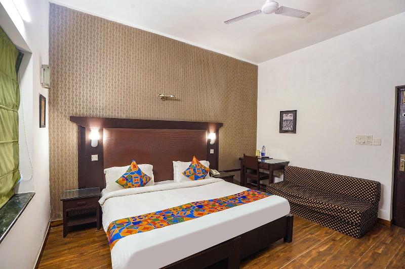 Fabhotel Chalet City image