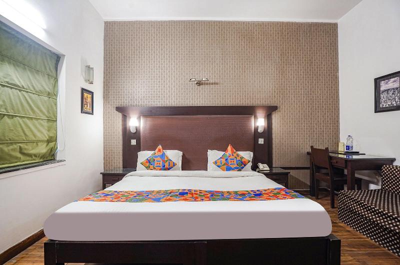 Fabhotel Chalet City image