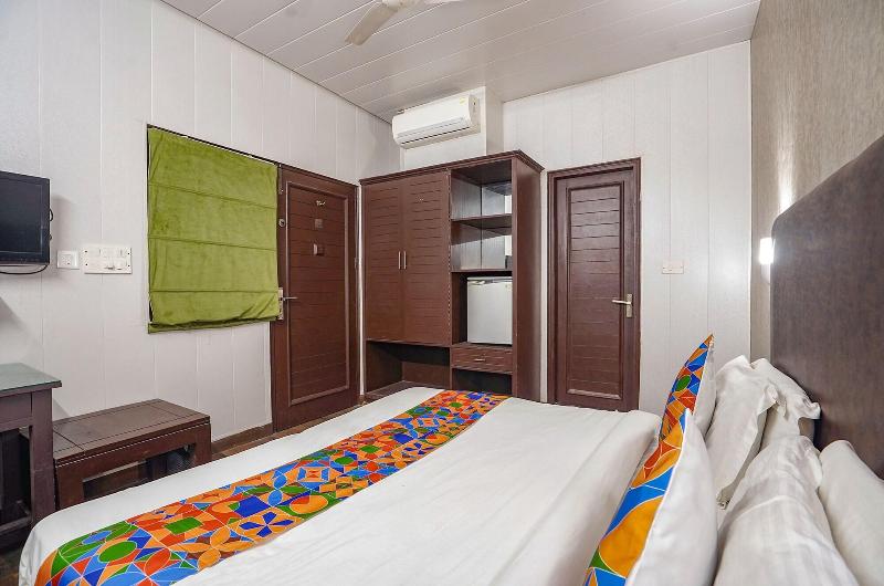 Fabhotel Chalet City image