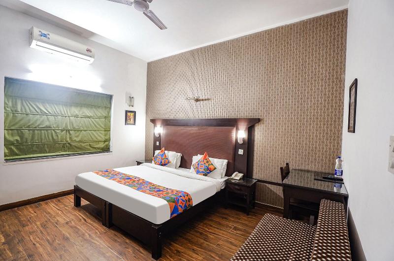 Fabhotel Chalet City image