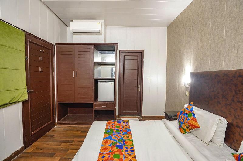 Fabhotel Chalet City image