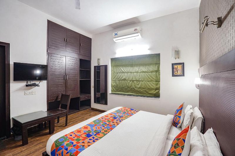 Fabhotel Chalet City image