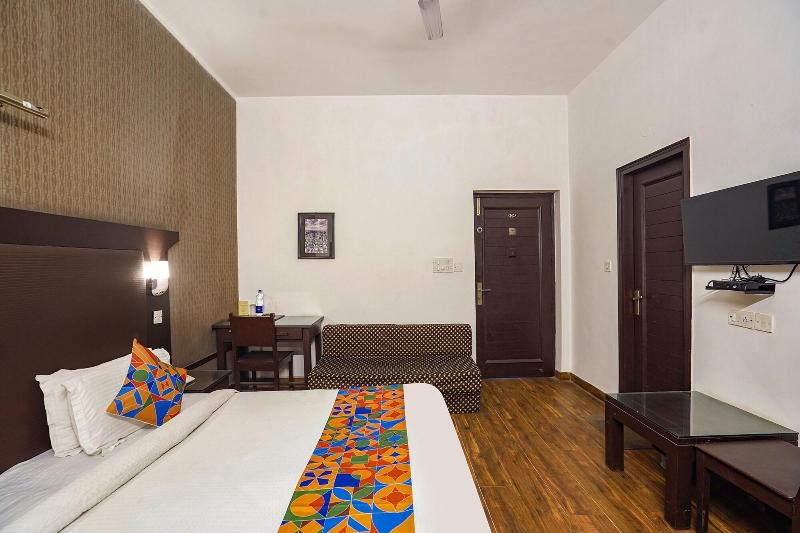 Fabhotel Chalet City image