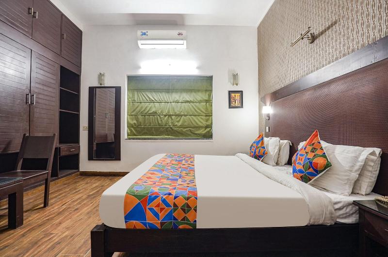 Fabhotel Chalet City image