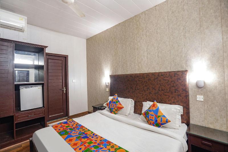 Fabhotel Chalet City image