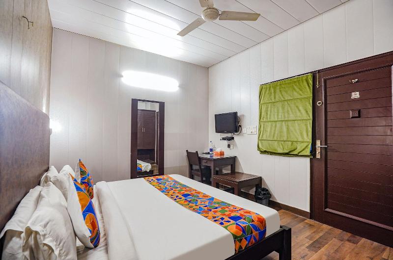 Fabhotel Chalet City image
