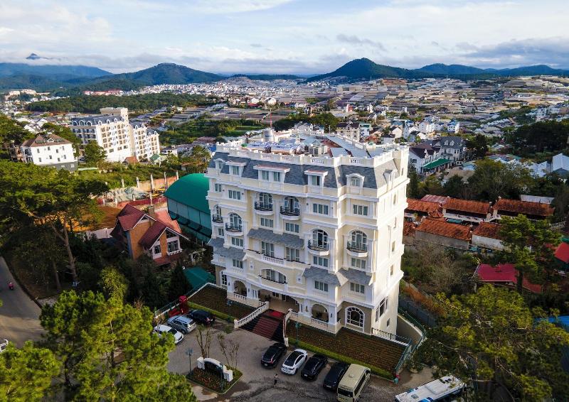 Calyssa Hotels Village image