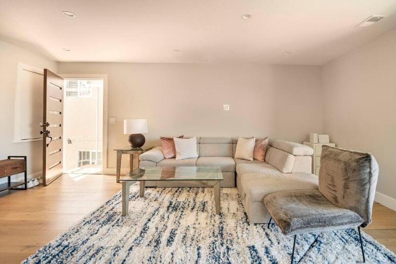Lux Apartment On Hill Close To Sf image