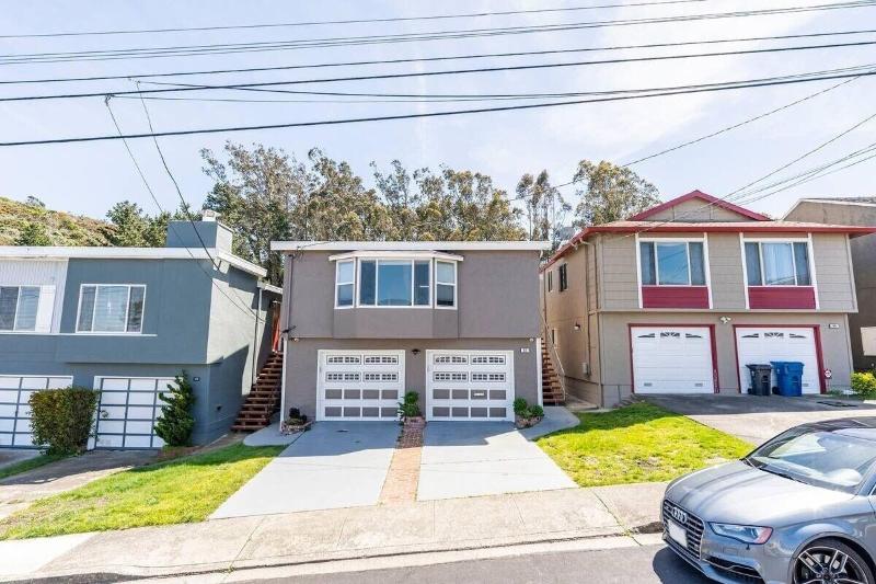 Lux Apartment On Hill Close To Sf image